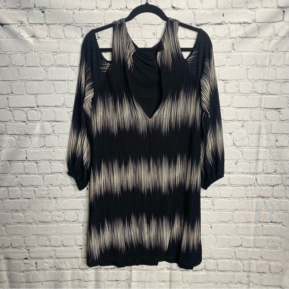 Zara Knit Long Sleeve Dress w. Peekaboo Shoulder. Large.